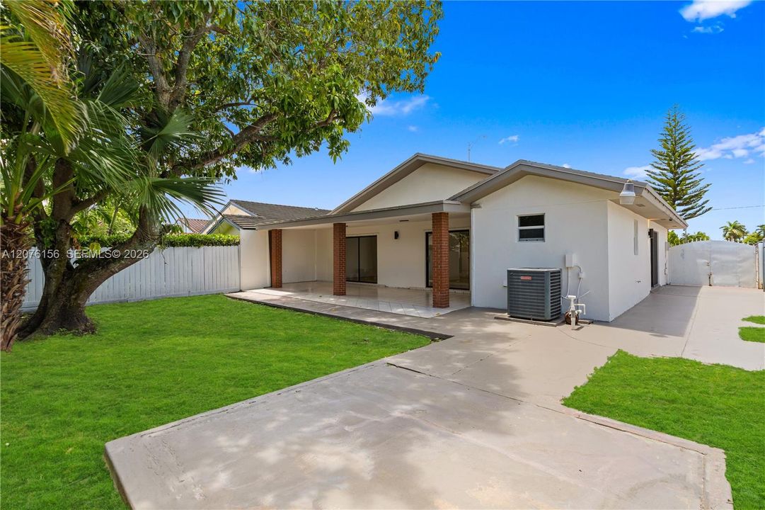 For Sale: $689,800 (3 beds, 2 baths, 1572 Square Feet)