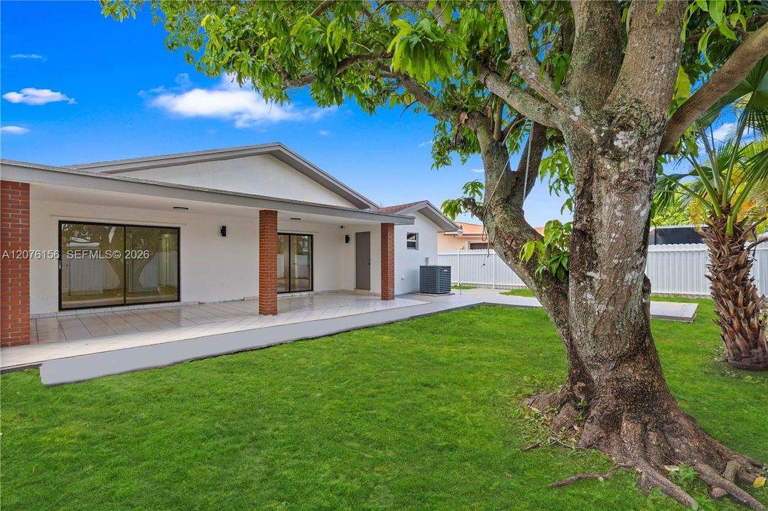 For Sale: $689,800 (3 beds, 2 baths, 1572 Square Feet)