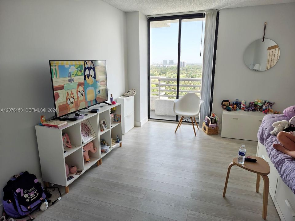 На продажу: $319,000 (1 спален, 1 ванн, 910 Квадратных фут)