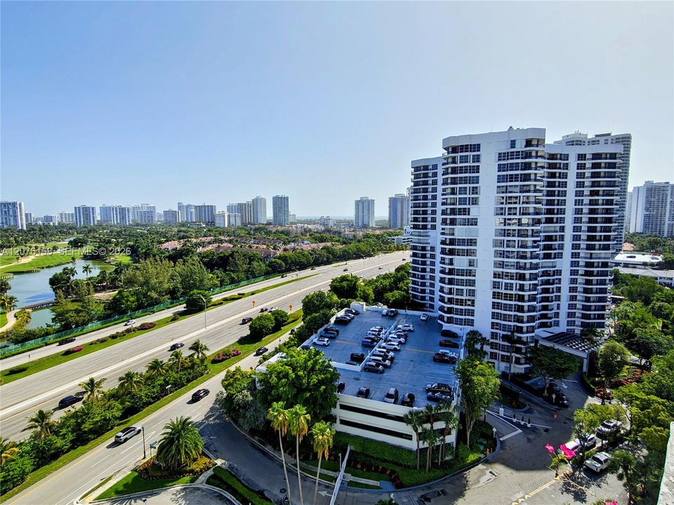 На продажу: $319,000 (1 спален, 1 ванн, 910 Квадратных фут)