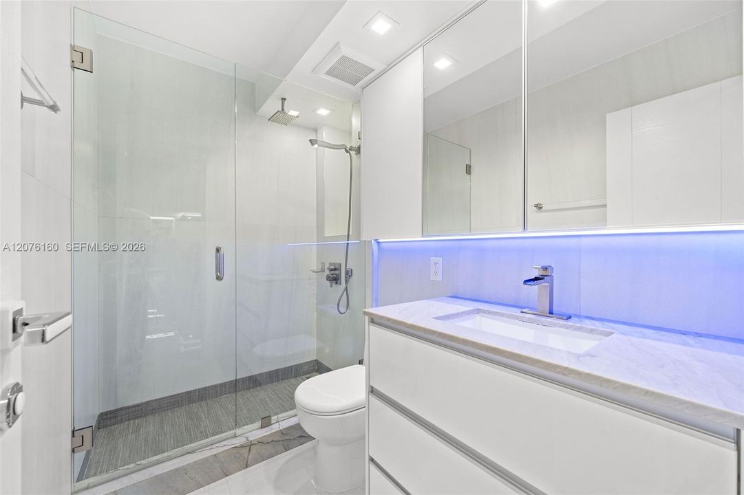 En Venta: $789,000 (4 camas, 3 baños, 1799 Pies cuadrados)