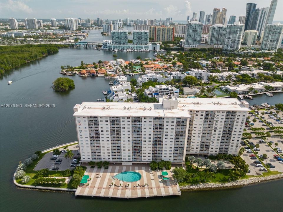 En Venta: $789,000 (4 camas, 3 baños, 1799 Pies cuadrados)