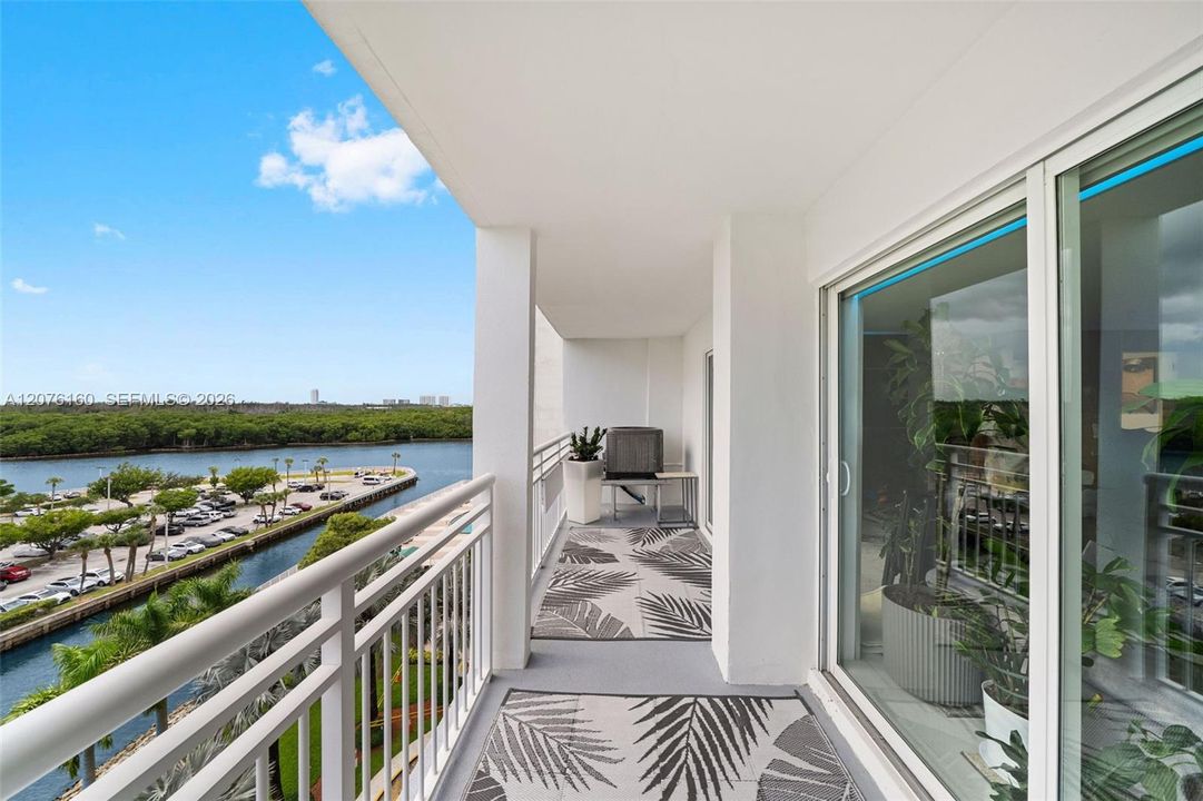 En Venta: $789,000 (4 camas, 3 baños, 1799 Pies cuadrados)