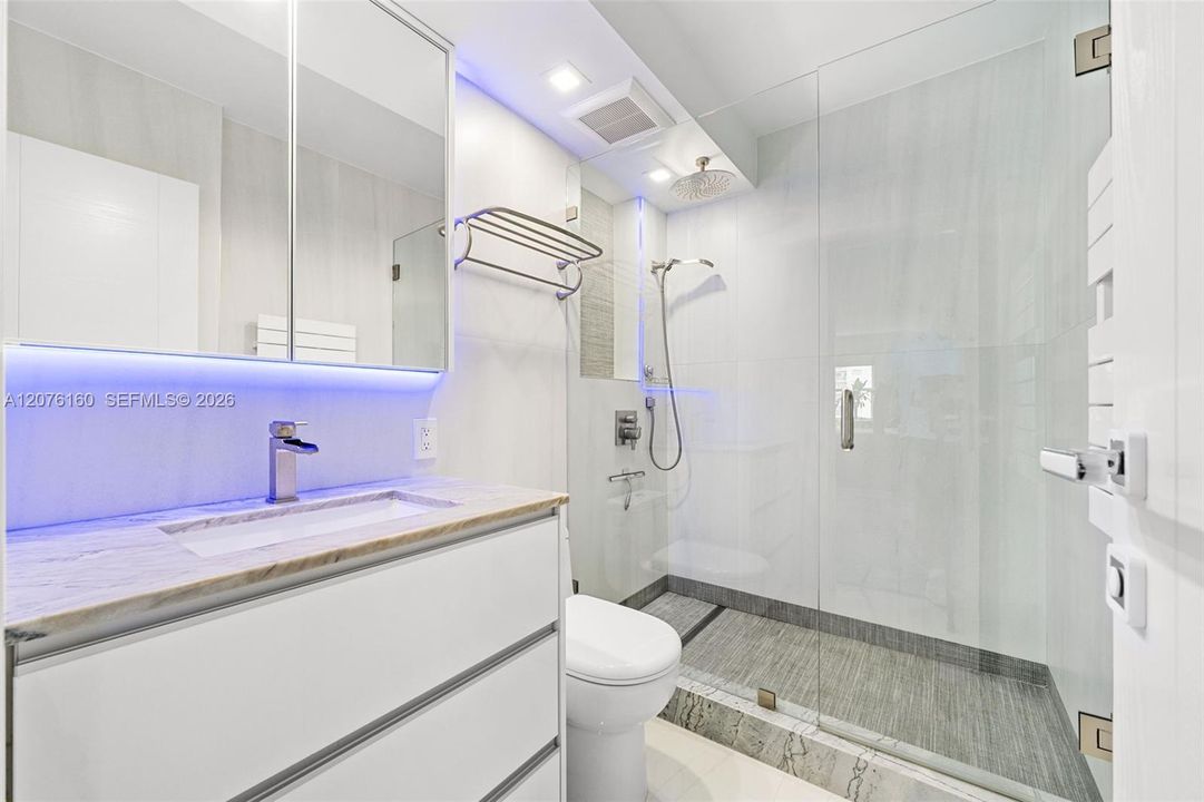 En Venta: $789,000 (4 camas, 3 baños, 1799 Pies cuadrados)