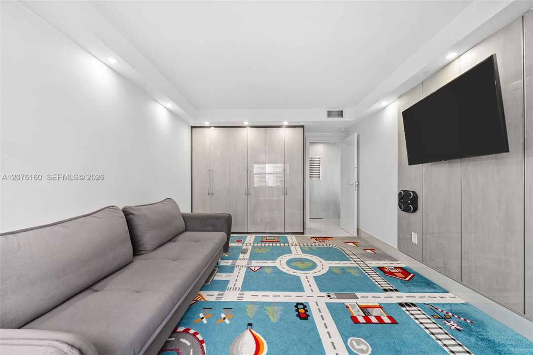 En Venta: $789,000 (4 camas, 3 baños, 1799 Pies cuadrados)