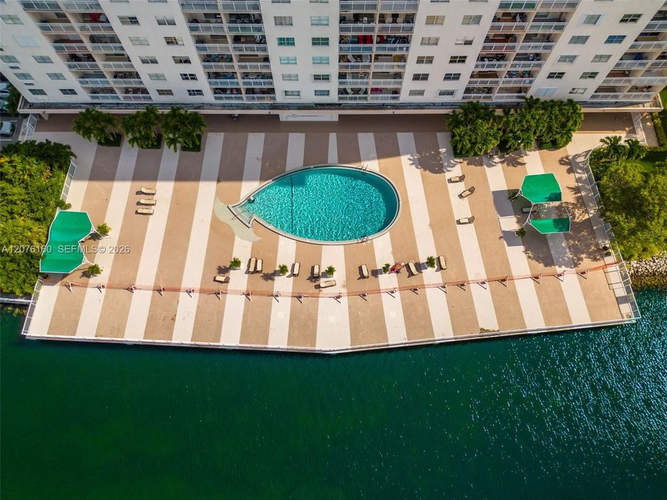 En Venta: $789,000 (4 camas, 3 baños, 1799 Pies cuadrados)