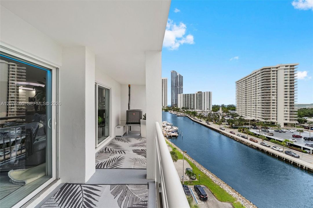 En Venta: $789,000 (4 camas, 3 baños, 1799 Pies cuadrados)