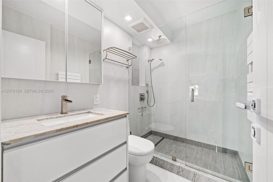 En Venta: $789,000 (4 camas, 3 baños, 1799 Pies cuadrados)