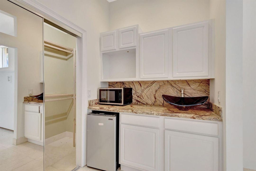 guest kitchenette