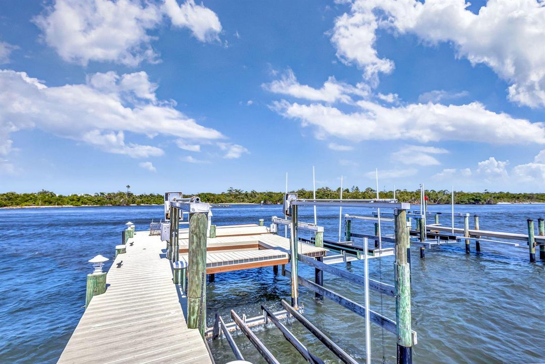 2 jet ski lifts