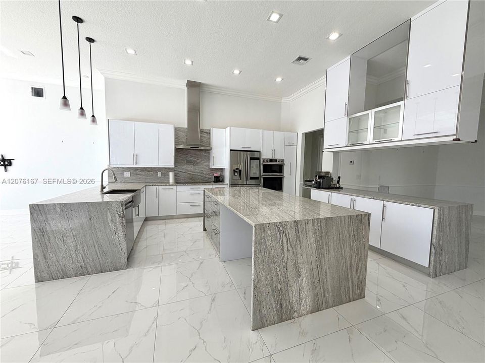 Spacious, Open, Gourmet Kitchen