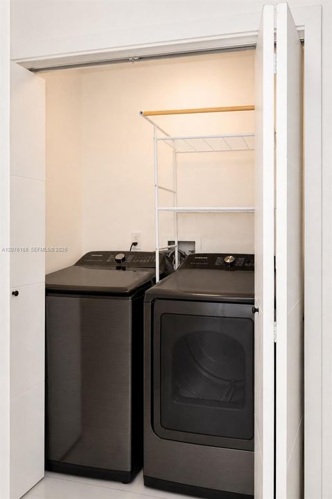 En Venta: $799,000 (2 camas, 2 baños, 1640 Pies cuadrados)