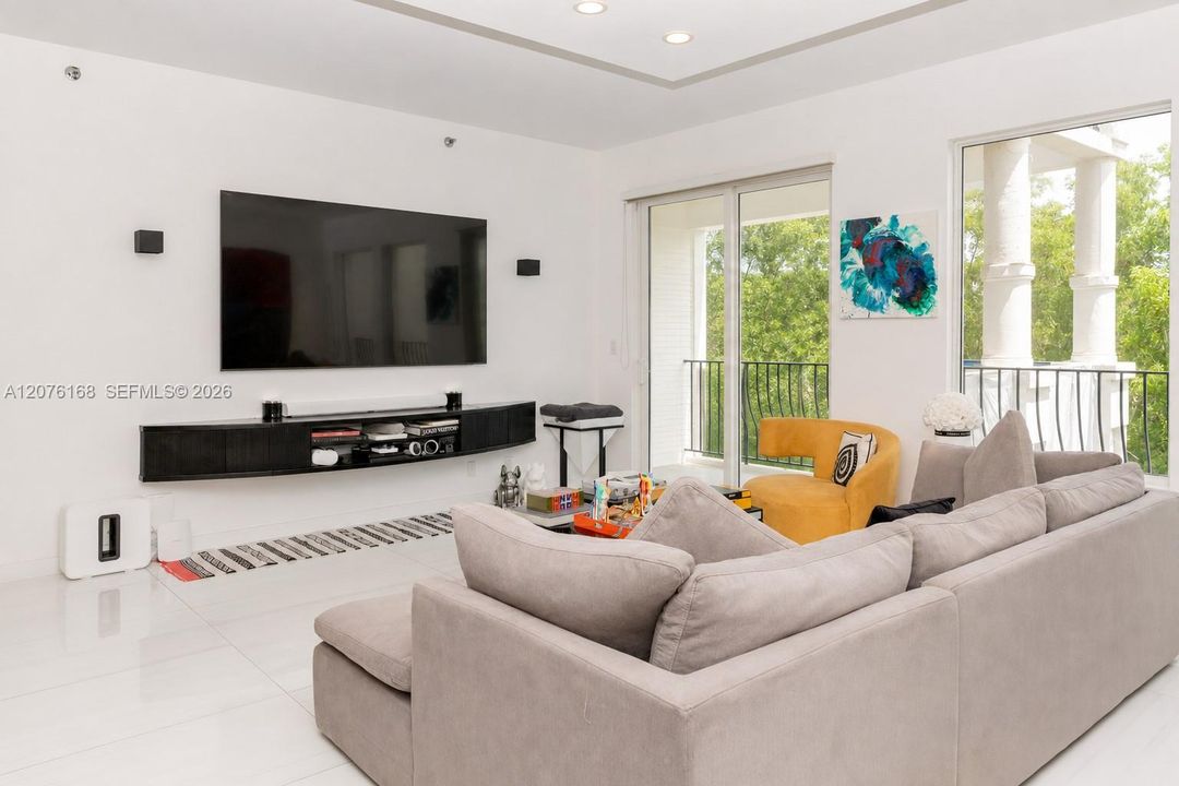 En Venta: $799,000 (2 camas, 2 baños, 1640 Pies cuadrados)