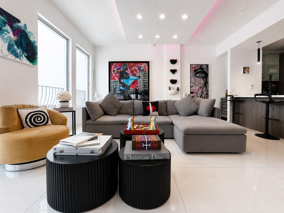 En Venta: $799,000 (2 camas, 2 baños, 1640 Pies cuadrados)