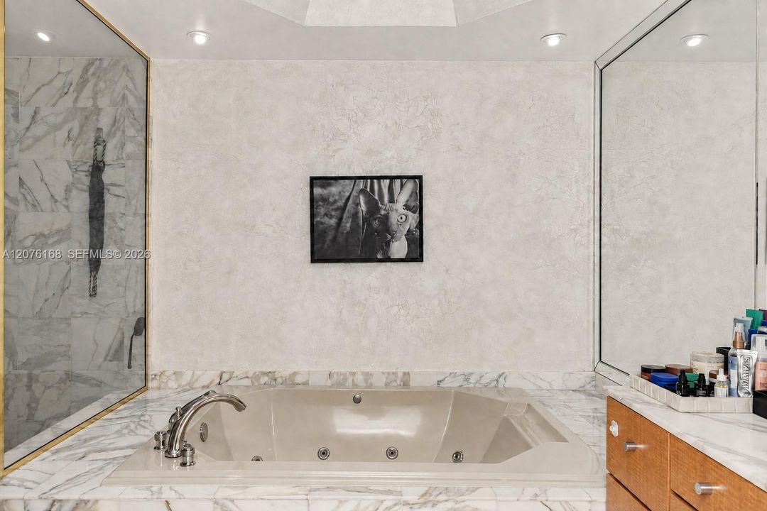 En Venta: $799,000 (2 camas, 2 baños, 1640 Pies cuadrados)