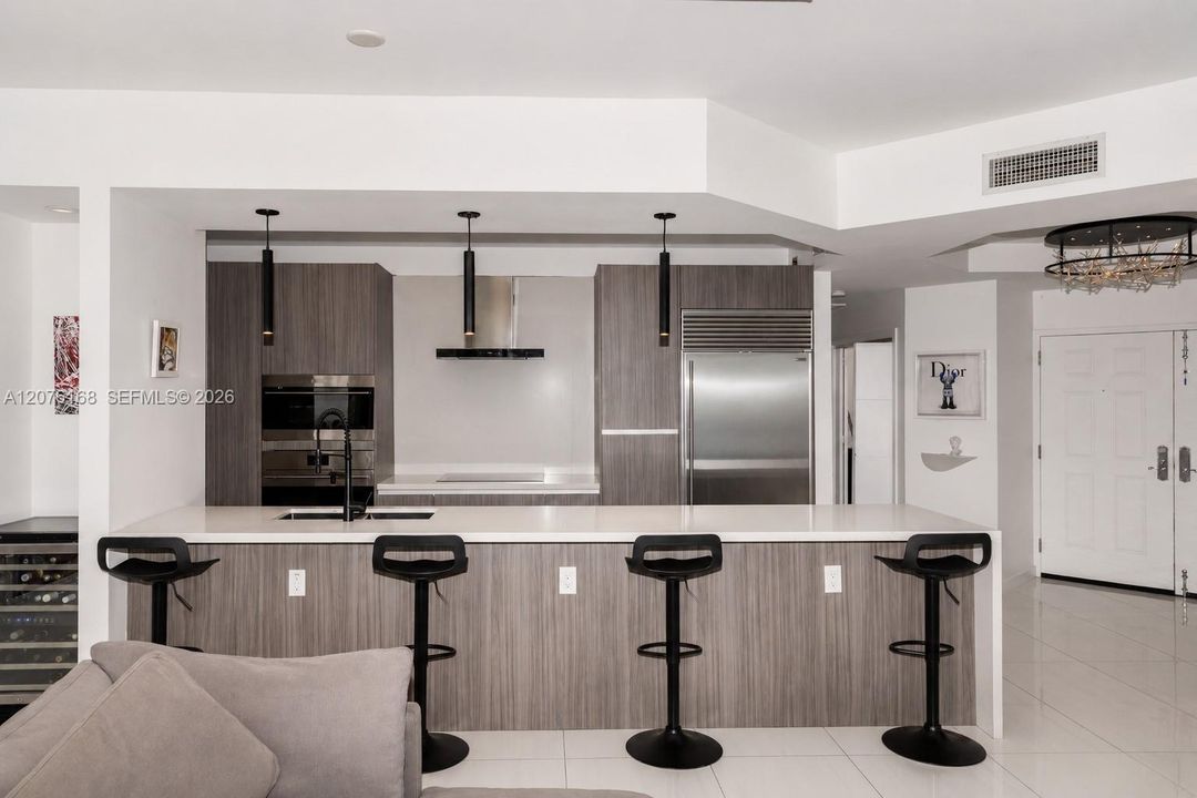En Venta: $799,000 (2 camas, 2 baños, 1640 Pies cuadrados)