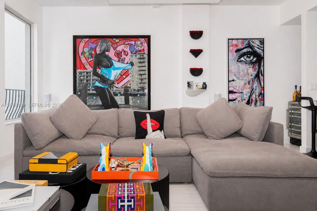 En Venta: $799,000 (2 camas, 2 baños, 1640 Pies cuadrados)