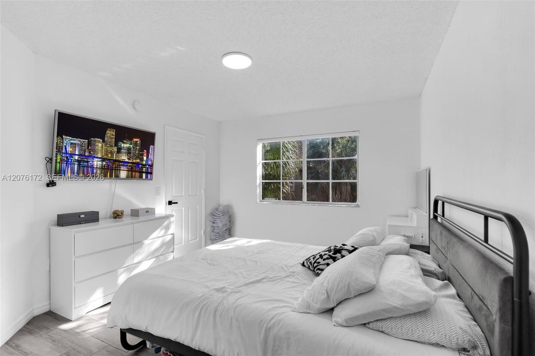 For Sale: $269,000 (1 beds, 1 baths, 800 Square Feet)