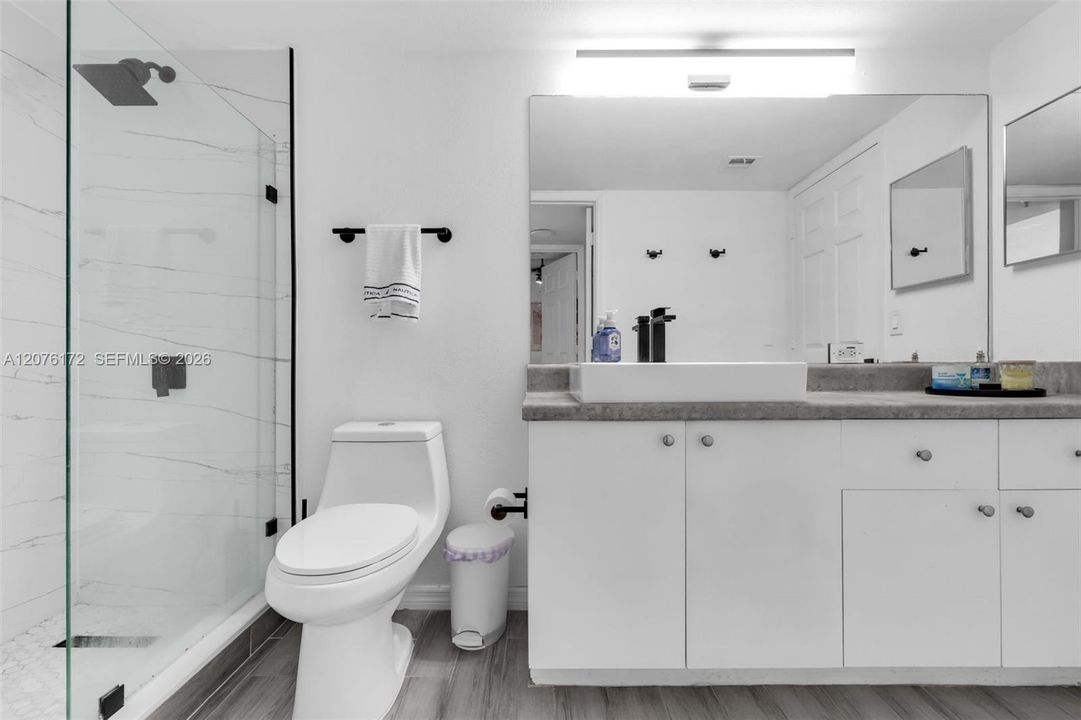For Sale: $269,000 (1 beds, 1 baths, 800 Square Feet)