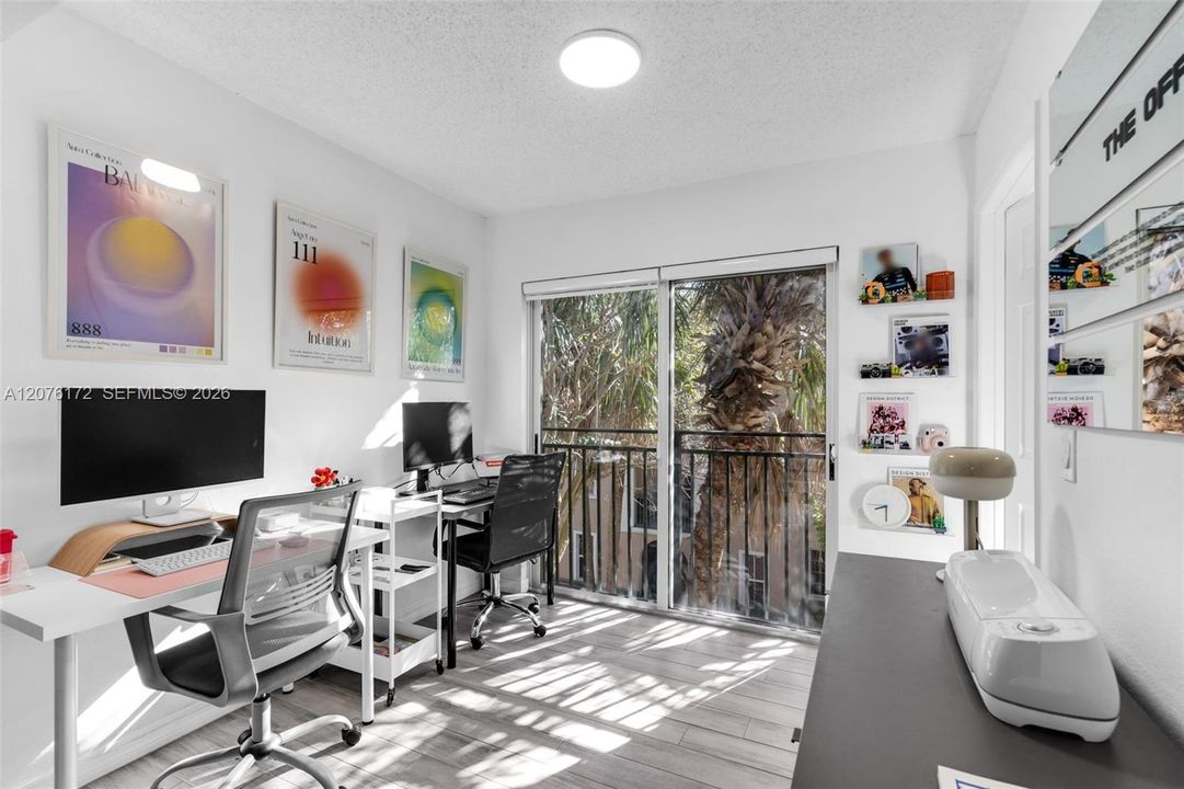 For Sale: $269,000 (1 beds, 1 baths, 800 Square Feet)