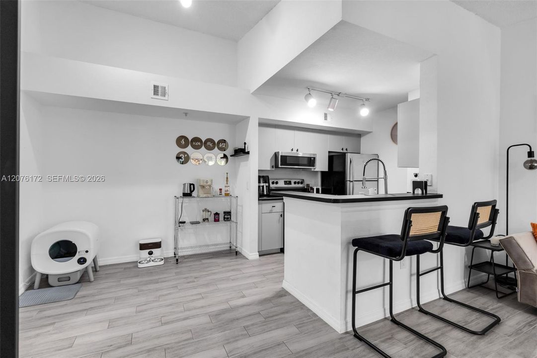 For Sale: $269,000 (1 beds, 1 baths, 800 Square Feet)