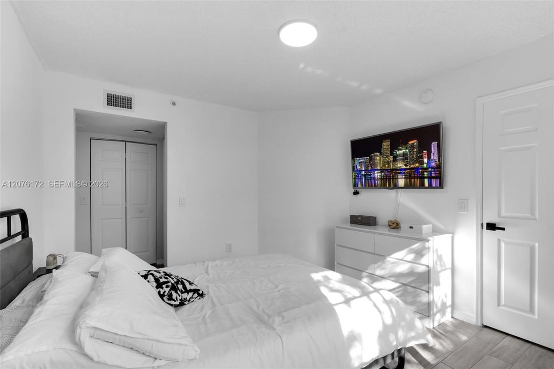 For Sale: $269,000 (1 beds, 1 baths, 800 Square Feet)