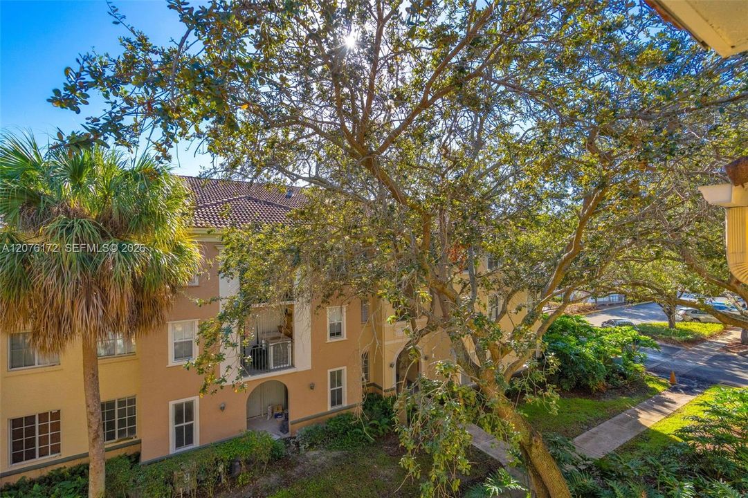 For Sale: $269,000 (1 beds, 1 baths, 800 Square Feet)