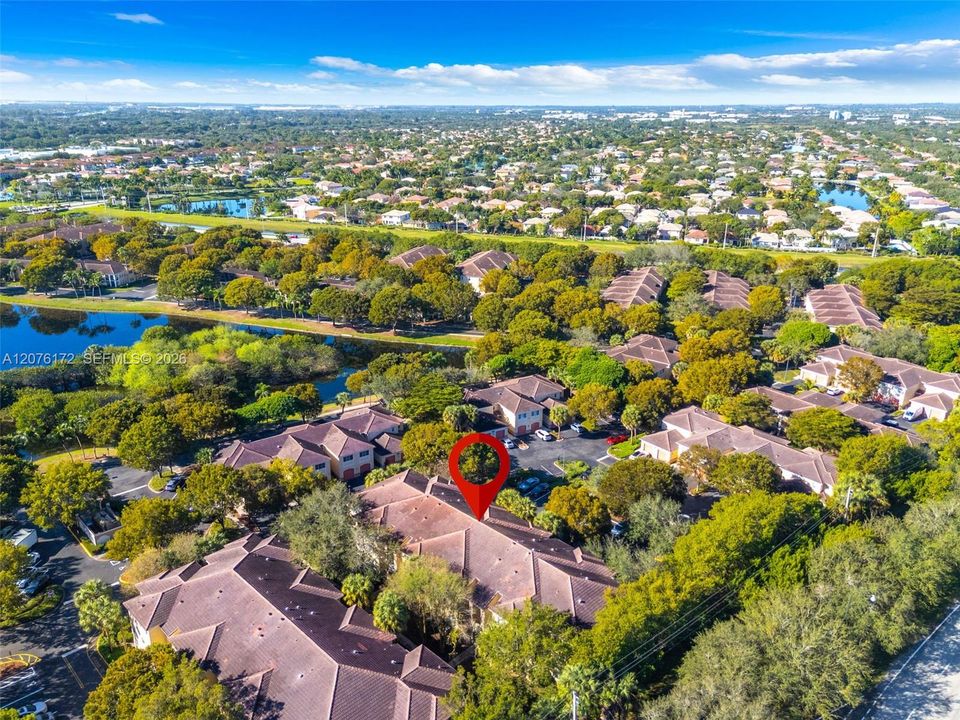 For Sale: $269,000 (1 beds, 1 baths, 800 Square Feet)