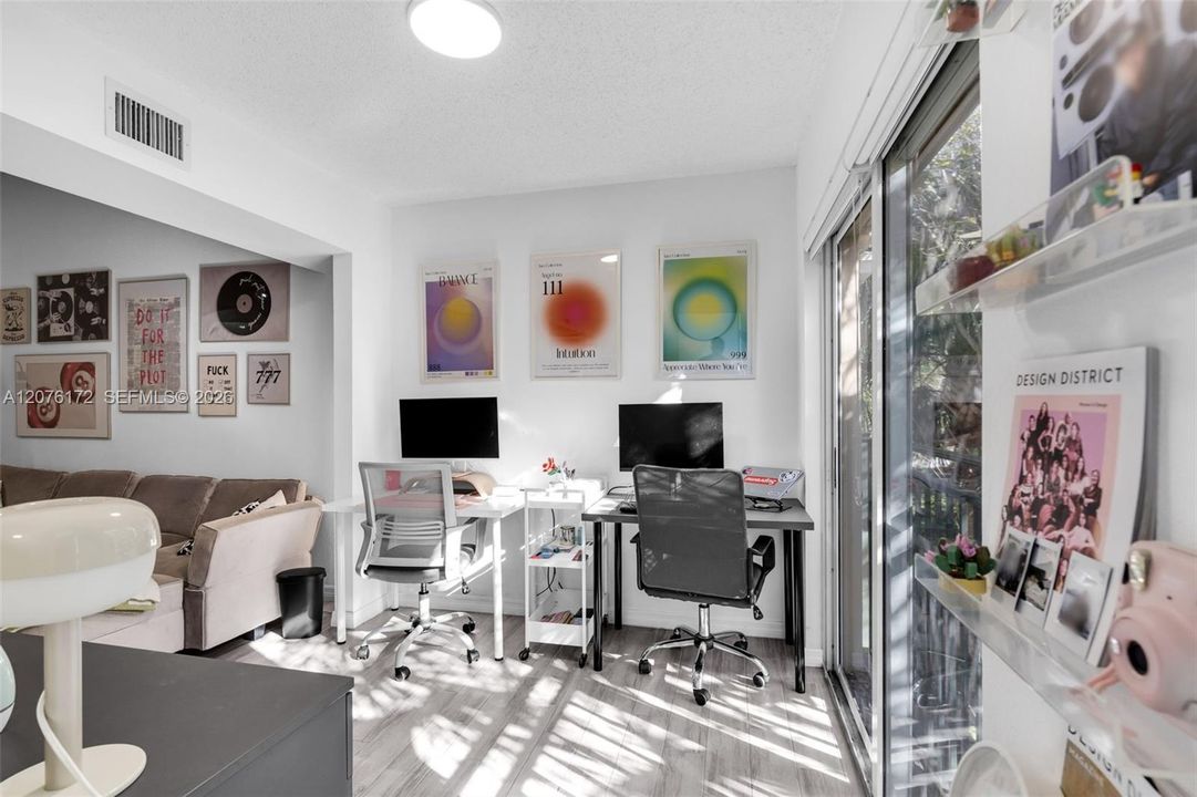 For Sale: $269,000 (1 beds, 1 baths, 800 Square Feet)