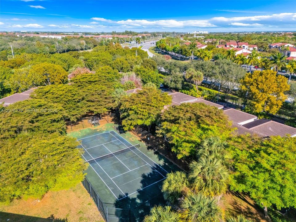 For Sale: $269,000 (1 beds, 1 baths, 800 Square Feet)