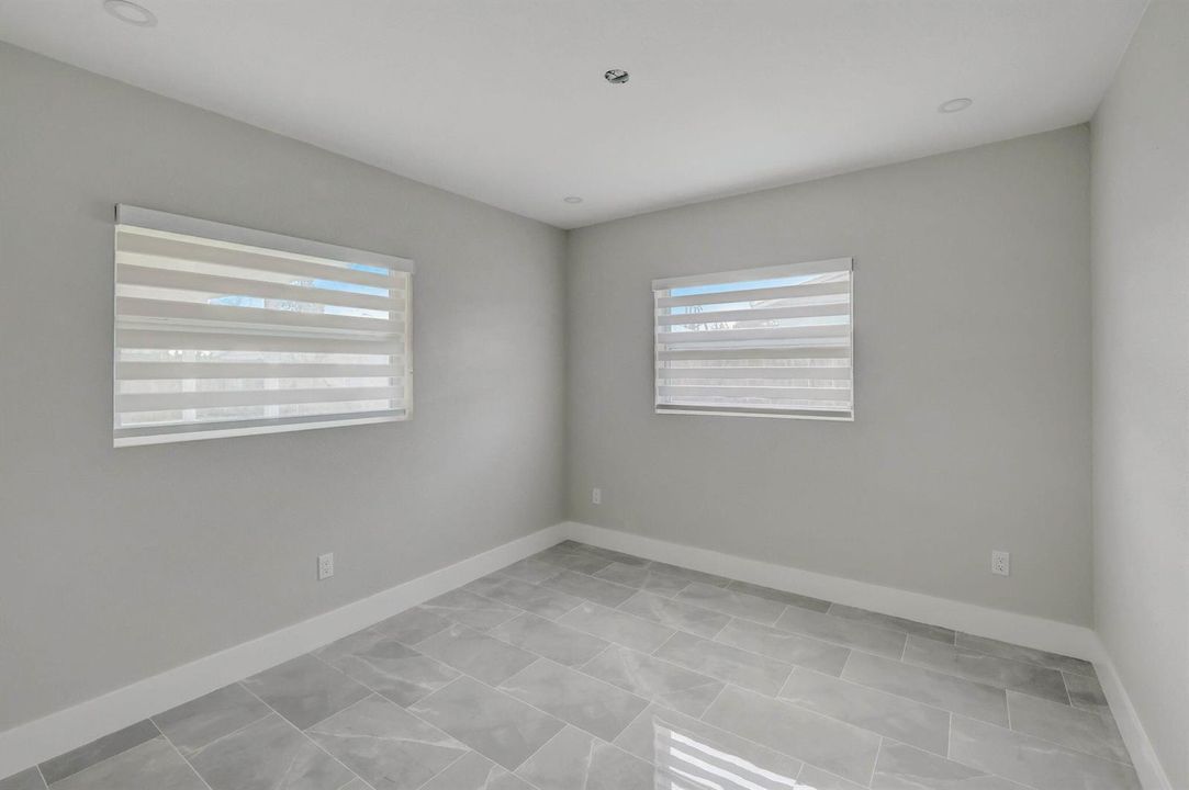 23-web-or-mls-SW 13th Pl-023