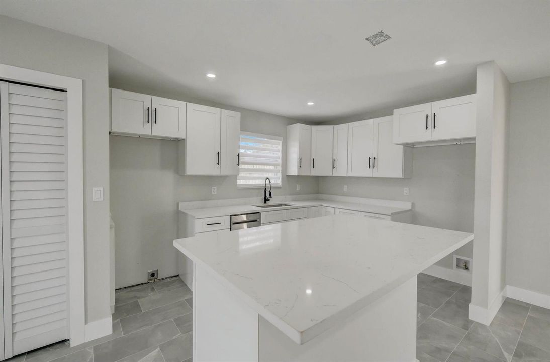 10-web-or-mls-SW 13th Pl-010