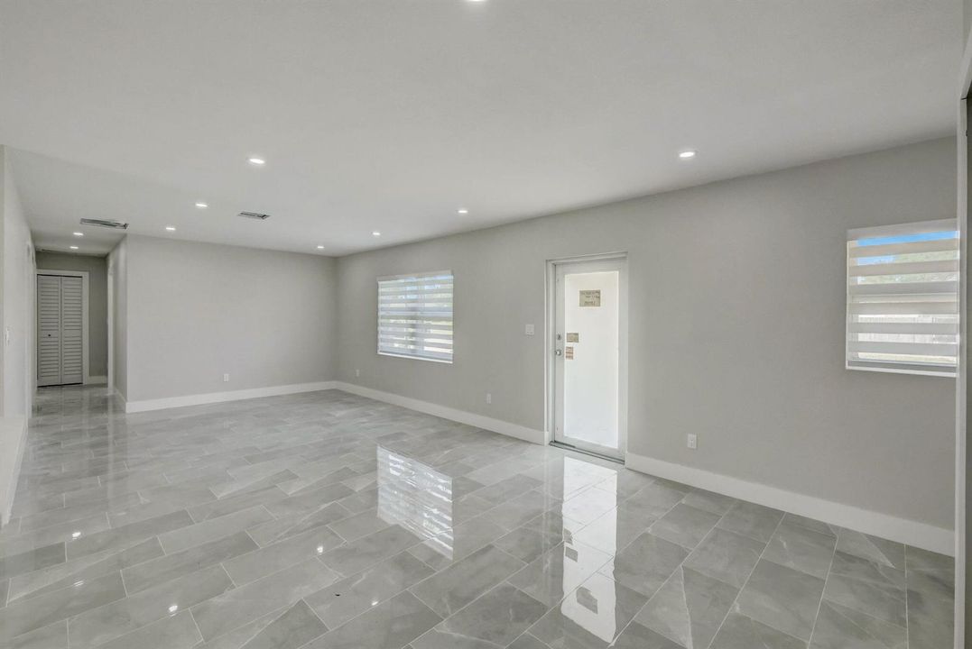 9-web-or-mls-SW 13th Pl-009