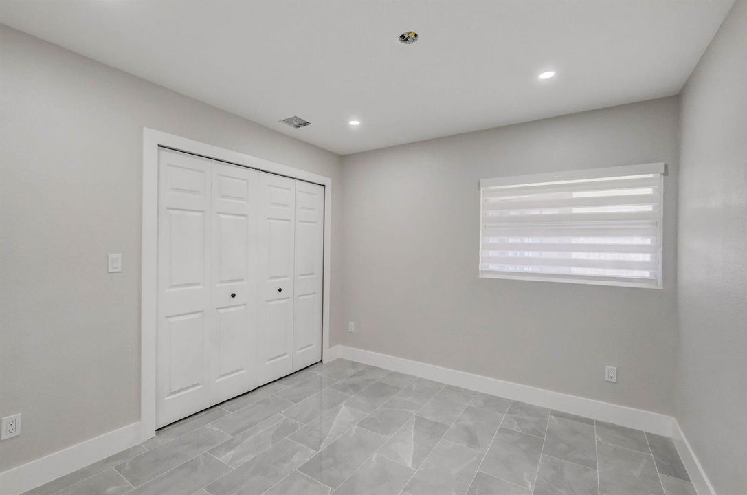 25-web-or-mls-SW 13th Pl-025