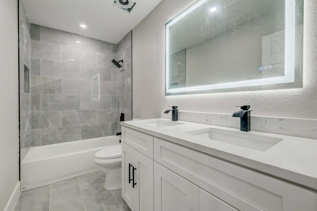 27-web-or-mls-SW 13th Pl-027