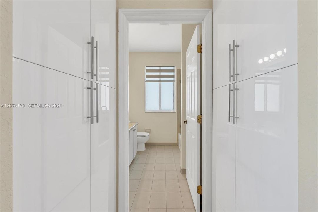 В аренду: $6,000 (5 спален, 4 ванн, 2916 Квадратных фут)