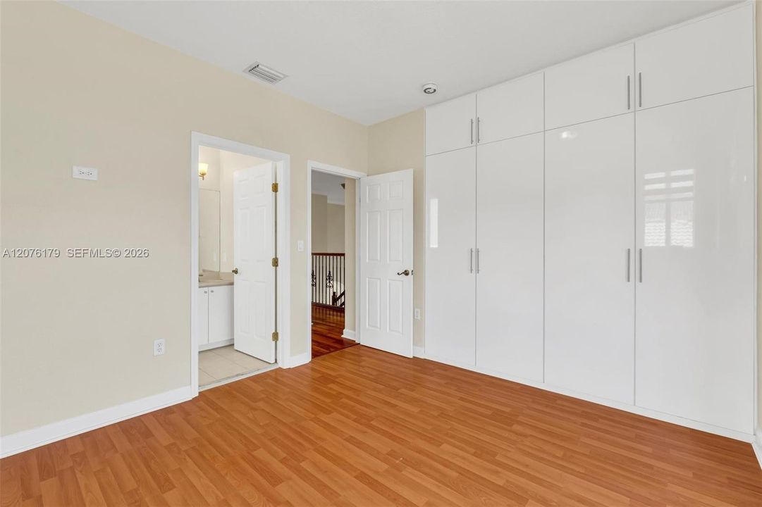 В аренду: $6,000 (5 спален, 4 ванн, 2916 Квадратных фут)