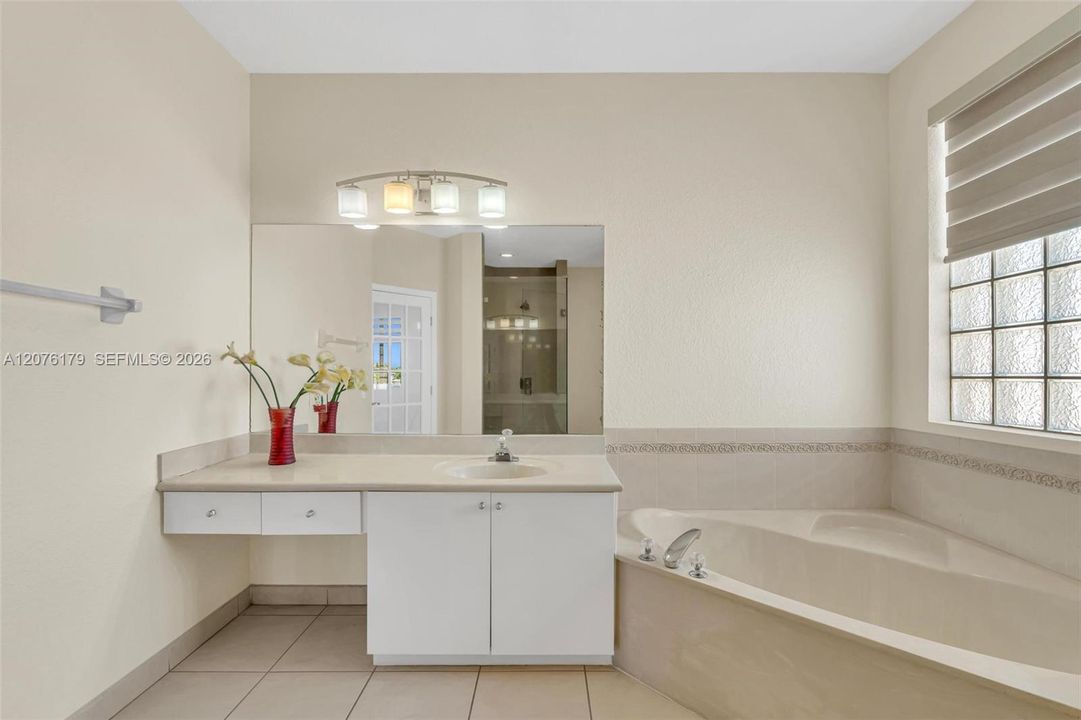 В аренду: $6,000 (5 спален, 4 ванн, 2916 Квадратных фут)