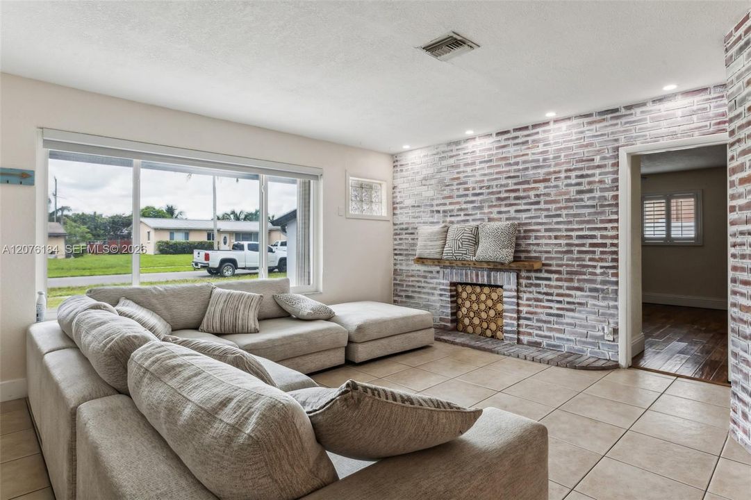 For Rent: $4,000 (3 beds, 2 baths, 1812 Square Feet)