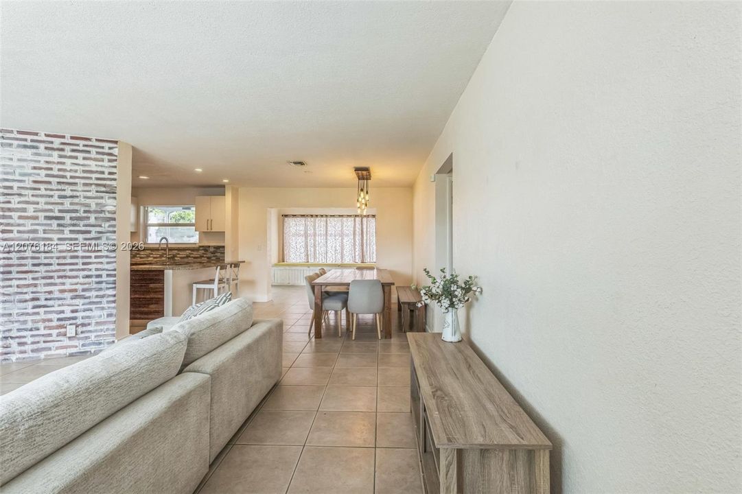 For Rent: $4,000 (3 beds, 2 baths, 1812 Square Feet)