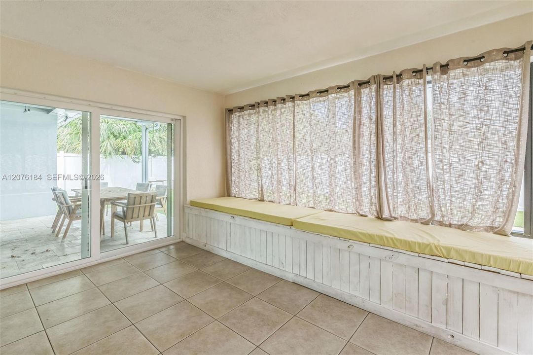 For Rent: $4,000 (3 beds, 2 baths, 1812 Square Feet)
