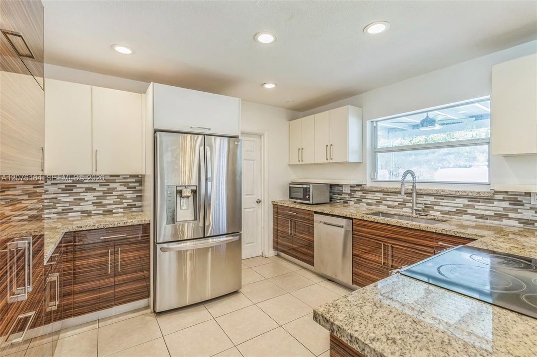 For Rent: $4,000 (3 beds, 2 baths, 1812 Square Feet)