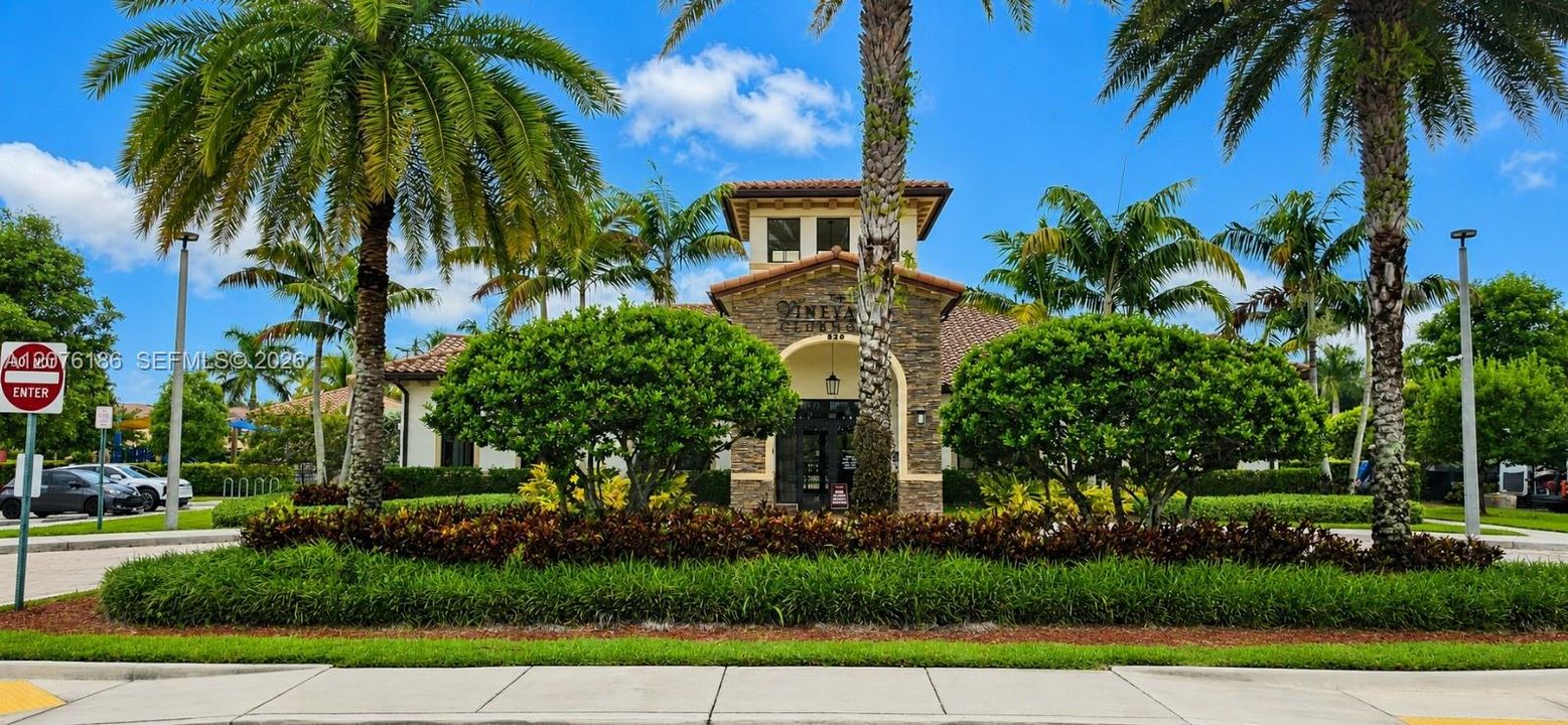 For Rent: $3,990 (5 beds, 3 baths, 3196 Square Feet)