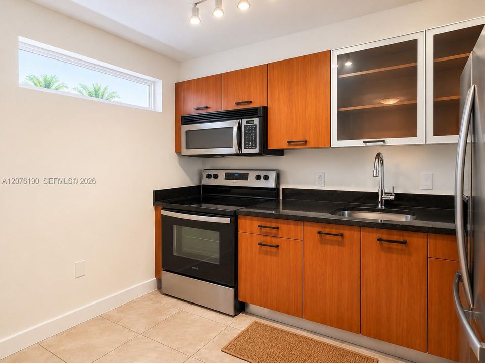 В аренду: $2,800 (2 спален, 1 ванн, 938 Квадратных фут)