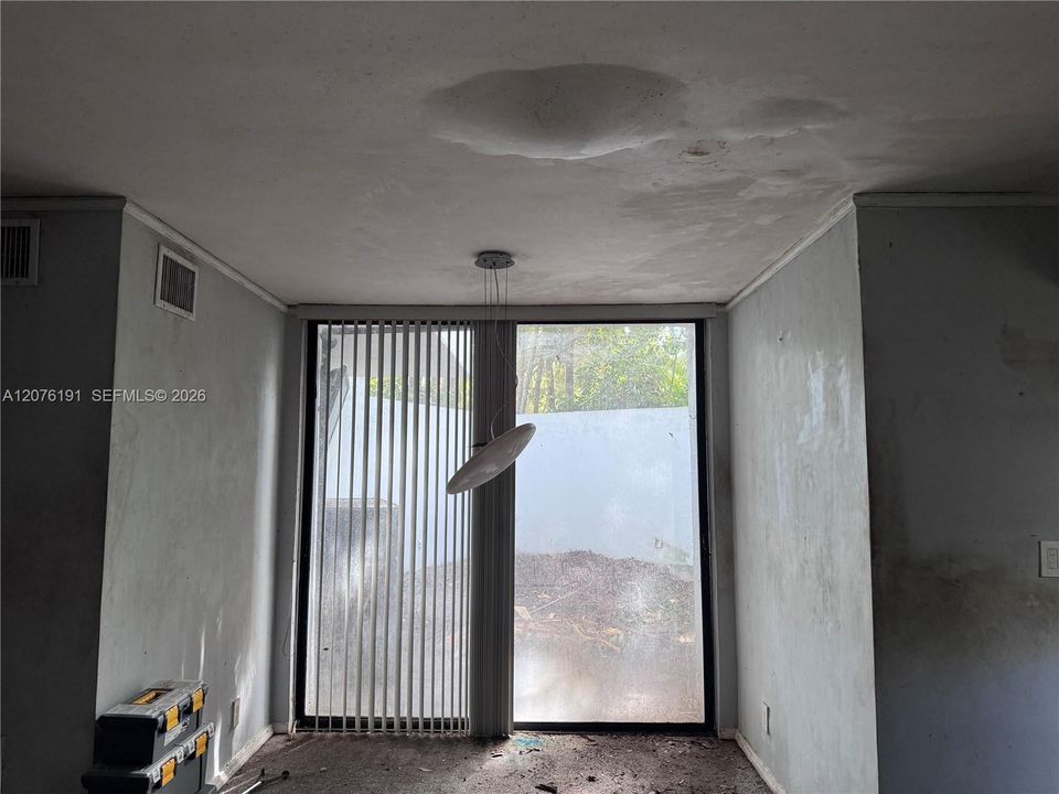 En Venta: $649,000 (2 camas, 2 baños, 1225 Pies cuadrados)