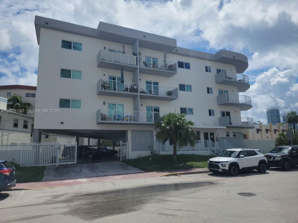 For Rent: $2,100 (1 beds, 1 baths, 700 Square Feet)