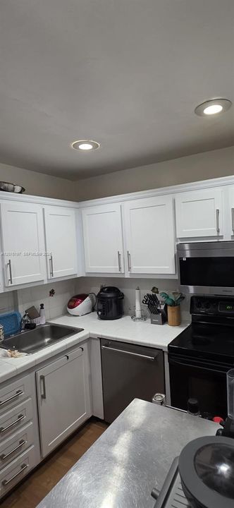 For Rent: $2,100 (1 beds, 1 baths, 700 Square Feet)