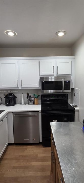 For Rent: $2,100 (1 beds, 1 baths, 700 Square Feet)