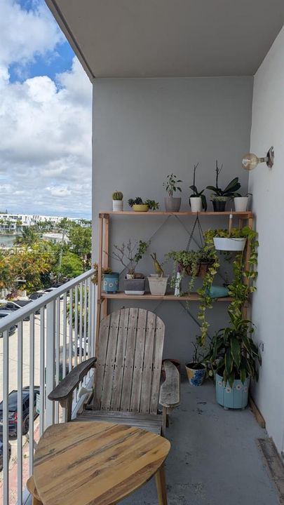 For Rent: $2,100 (1 beds, 1 baths, 700 Square Feet)