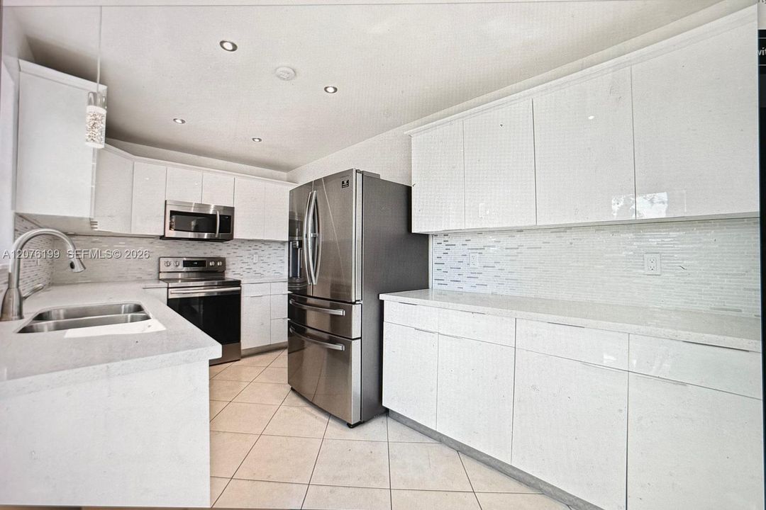 En Venta: $624,500 (3 camas, 2 baños, 1377 Pies cuadrados)